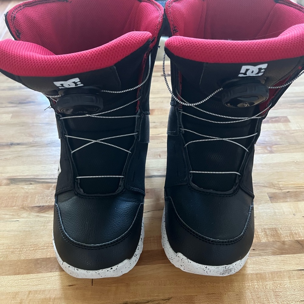 DC Scout Kids Black and Red Snowboard Boots size 5 youth